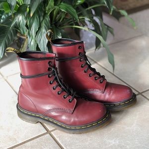 Dr. Martens boots / burgundy leather 6